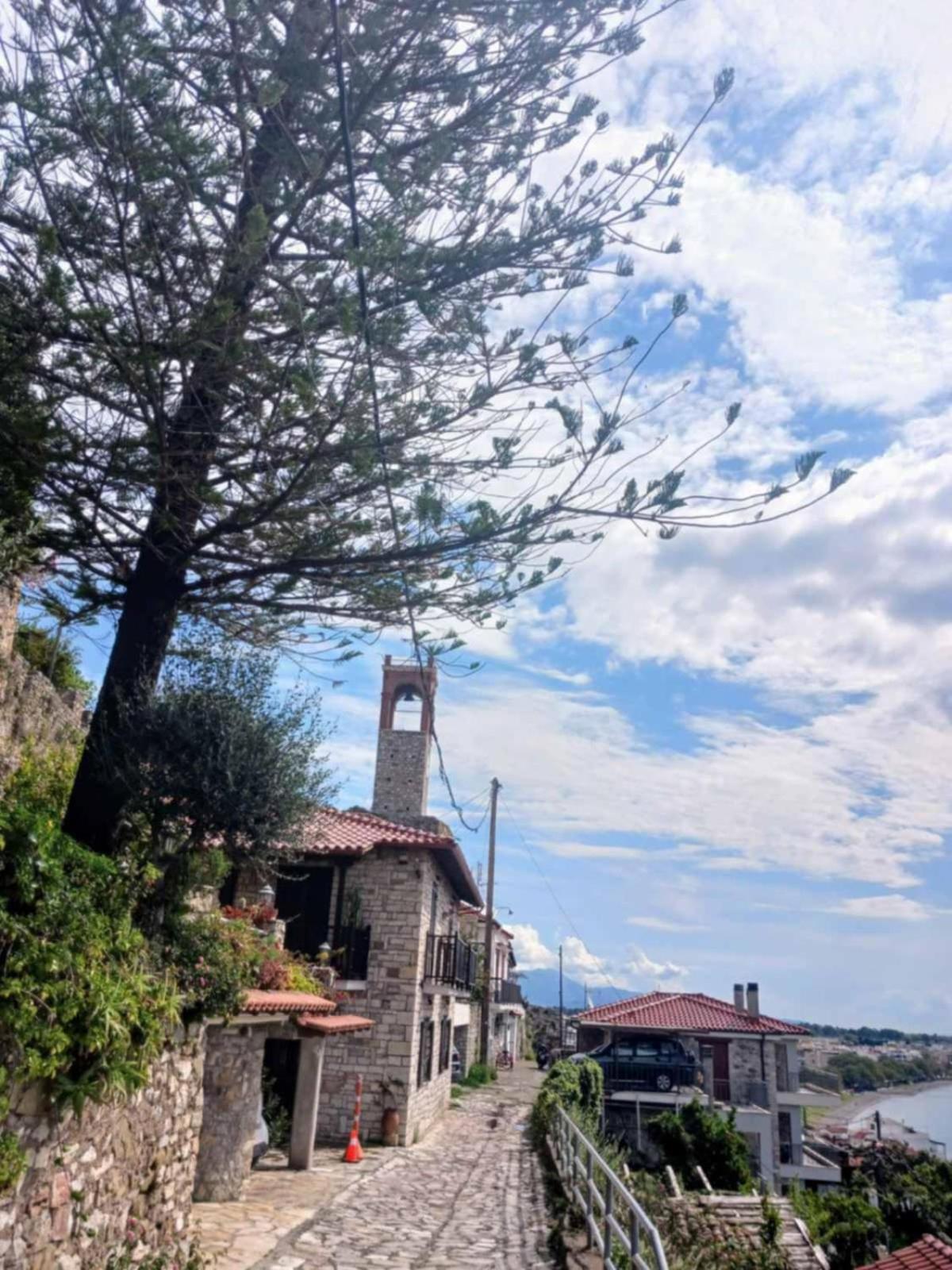 Apartamento Stone Clock'S House Nafpaktos Exterior foto